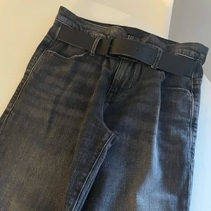 Jeans with belt included